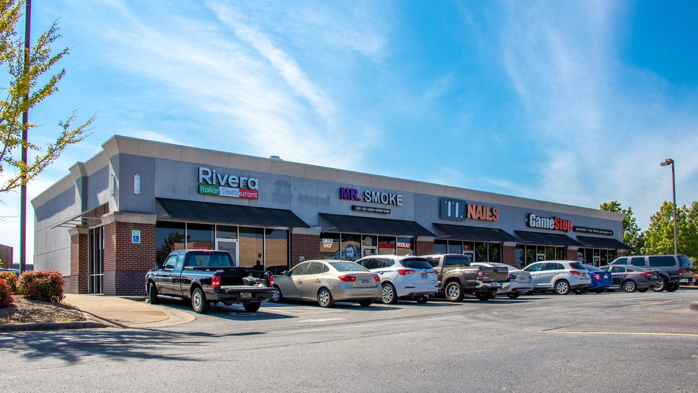 Storefront of the 1,900 SF endcap space available at Center at East McCain