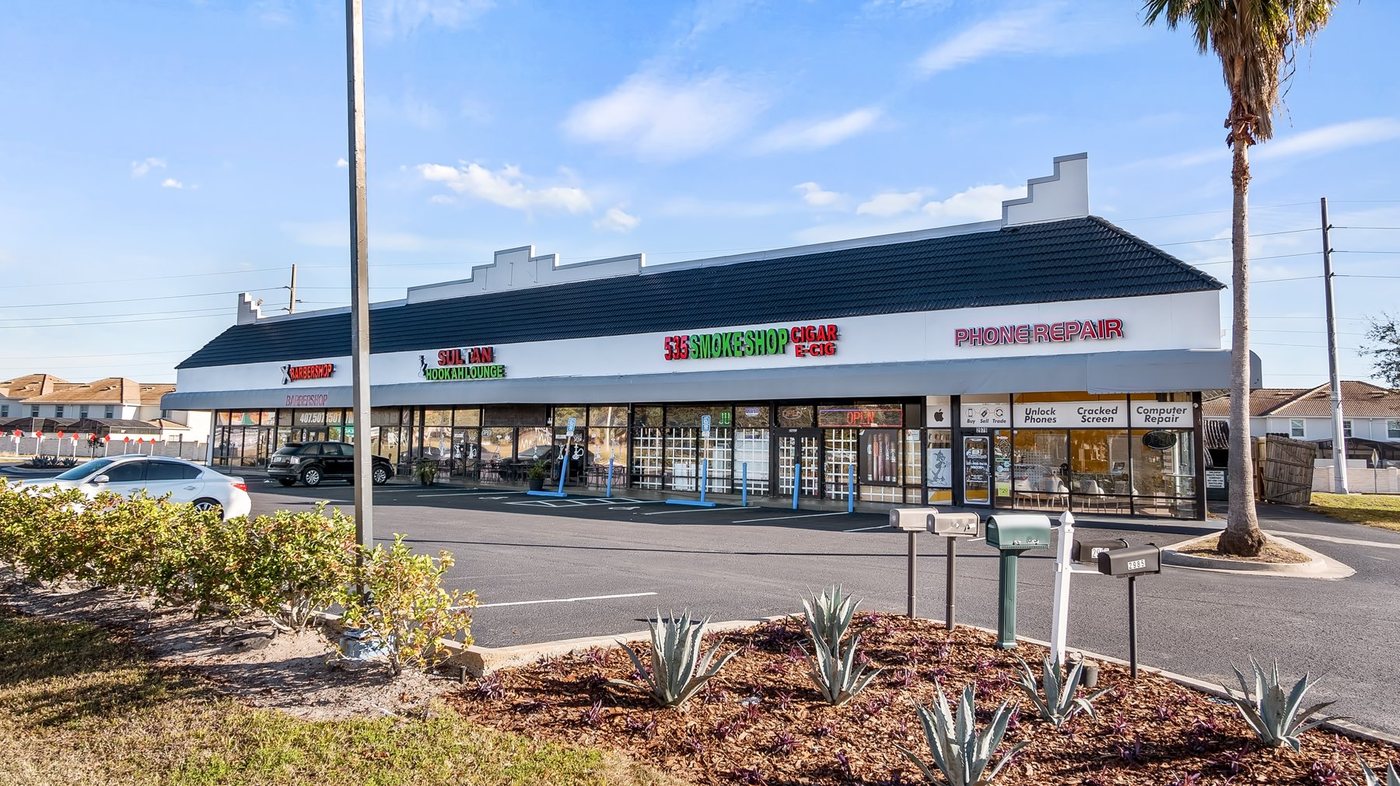 Vineland Plaza commercial center along Vineland Road in Kissimmee, Florida